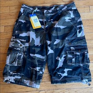 NWT Men’s Camo Cargo Shorts